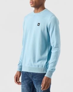 Weekend Offender Solace Knitted Sweater Winter Sky Blue -Fashion sportswear KWAW2310 SOLACE WINTER SKY 0077 MODEL