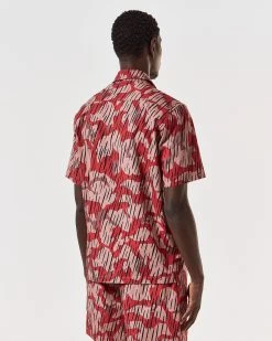 Weekend Offender Monuriki Shirt Blaze Red Rain Camo -Fashion sportswear SHSS2404 MONURIKI CAMO BLAZE RAIN 6895