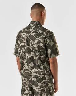 Weekend Offender Monuriki Shirt Castle Green Rain Camo -Fashion sportswear SHSS2404 MONURIKI CAMO CASTLE GREEN 3686 MODEL