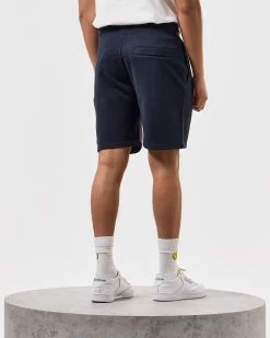 Weekend Offender Hawkins Jogger Shorts Navy -Fashion sportswear STSS2401 HAWKINS NAVY 3879 MODEL