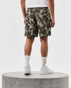 Weekend Offender Anzio Shorts Castle Green Rain Camo -Fashion sportswear STSS2415 ANZIO CASTLE GREEN 3704 MODEL