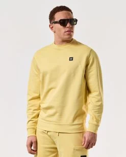 Weekend Offender Ferrer Sweatshirt Butter Yellow -Fashion sportswear SWSS2402 FERRER BUTTER 5207 MODEL