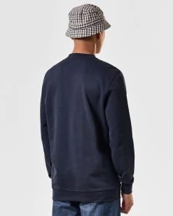 Weekend Offender Vega Sweatshirt Navy -Fashion sportswear SWSS2404 VEGA NAVY 4446 MODEL