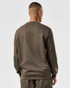 Weekend Offender Sirenko Pocket Sweatshirt Castle Green 9 Weekend Offender Sirenko Pocket Sweatshirt Castle Green -Fashion sportswear SWSS2410 SIRENKO CASTLE GREEN 3815 MODEL