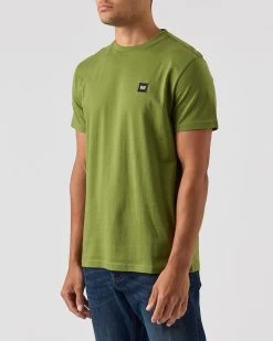 Weekend Offender Cannon Beach T-Shirt Seaweed Green -Fashion sportswear TSAW2301 CANNON BEACH SEAWEED 0316 MODEL