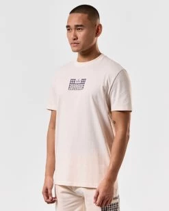 Weekend Offender Dygas T-Shirt Alabaster 8 Weekend Offender Dygas T-Shirt Alabaster -Fashion sportswear TSS2406 DYGAS ALABASTER 4519 MODEL