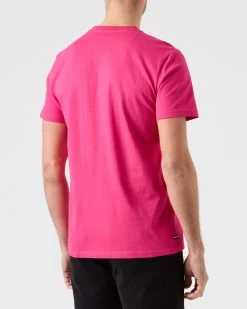 Weekend Offender Millergrove T-Shirt Magenta -Fashion sportswear TSSS2306 MILLERGORVE MAGENTA 5612 MODEL