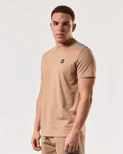 Weekend Offender Diaz T-Shirt Cognac Brown -Fashion sportswear TSSS2420 DIAZ COGNAC 4969 MODEL