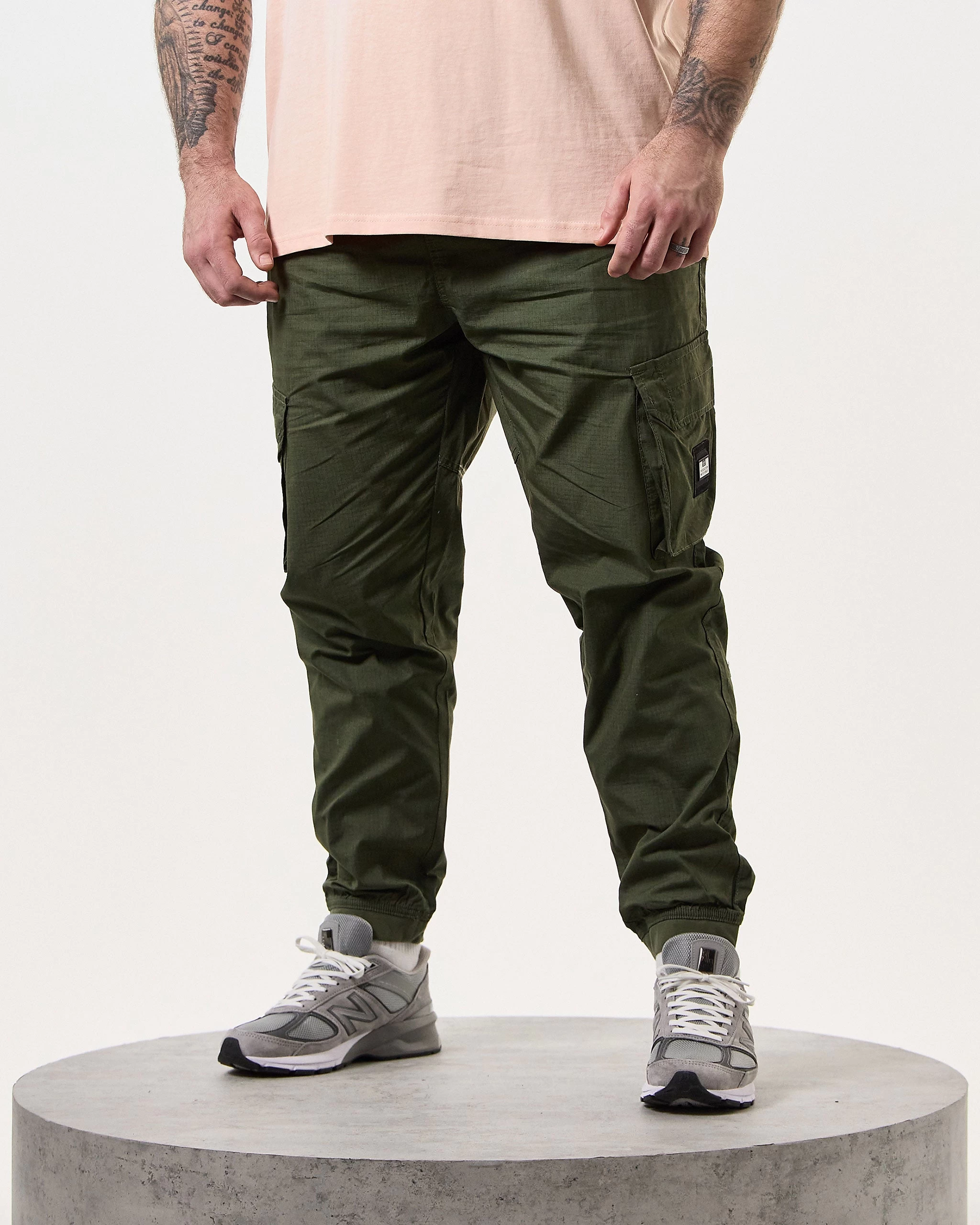 Weekend Offender Pianemo Cargo Pants Dark Green - Plus Size 2 Weekend Offender Pianemo Cargo Pants Dark Green - Plus Size - Image 2